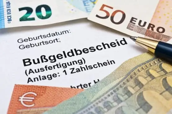 Ein Bußgeldbescheid kann auch während des Urlaubs angekommen. Was ist mit der Einspruchs-Frist?