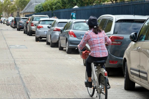 Unfall zwischen Auto und Fahrrad: Wer haftet? © vadimmva/Shutterstock.com